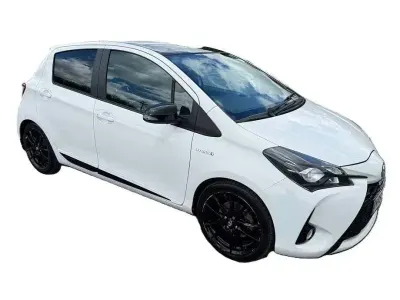 Used Toyota Yaris Hybrid Sport 100 HP (73 kW) 2019 White Hatchback