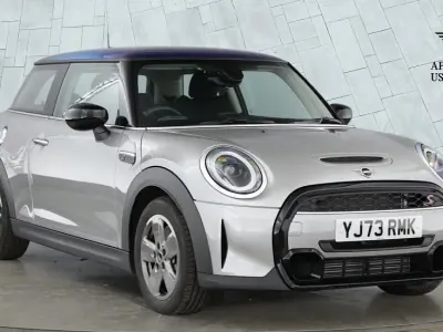 Usado Mini Cooper S Classic 189 HP (139 kW) 2023 Prateado Citadino