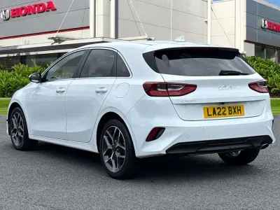 Used Kia Ceed 2022 White Hatchback