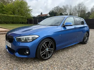 Begagnad BMW 118 Efficient Dynamics 2019 Blå Halvkombi
