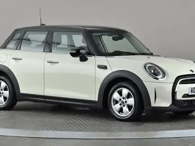 Used Mini Cooper Classic 136 HP (100 kW) 2021 White Hatchback