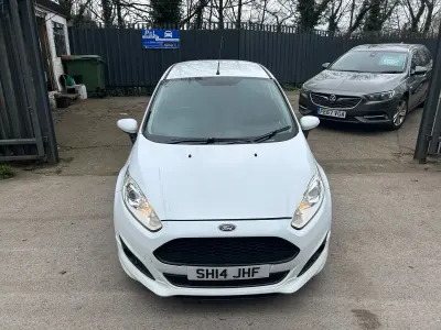 Used Ford Fiesta Zetec 95 HP (69 kW) 2014 White Hatchback