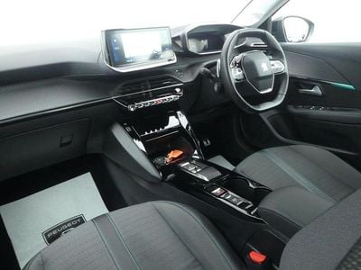 Second-hand Peugeot 208 Allure+ 100 CP (73 kW) 2022 Albastru Hatchback