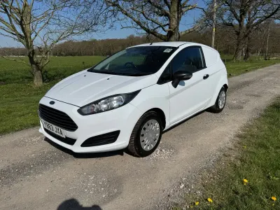 Gebraucht Ford Fiesta 95 PS (69 kW) 2013 Weiß Van