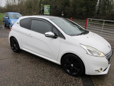 Used Peugeot 208 115 HP (84 kW) 2014 White Hatchback