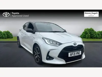 Used Toyota Yaris Hybrid 2021 White/black Hatchback