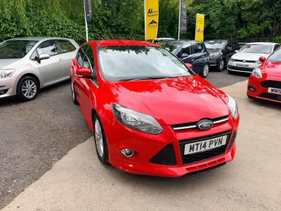 Używany Ford Focus Zetec 2014 Czerwony Hatchback