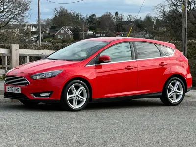 Gebraucht Ford Focus Titanium 125 PS (91 kW) 2018 Rot Kleinwagen