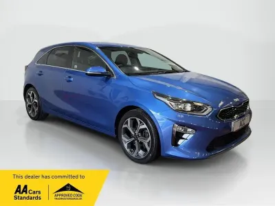 Usado Kia Ceed 140 HP (102 kW) 2019 Azul Citadino