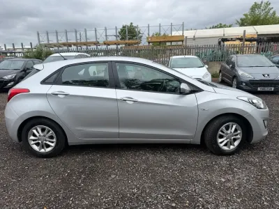 Second-hand Hyundai i30 Active 100 CP (73 kW) 2015 Argintiu Hatchback