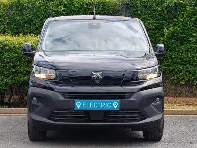 Second-hand Peugeot E-Partner 98 kW (134 CP) 2024 Negru Monovolum