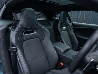 Usado Jaguar F-Type S 450 HP (330 kW) 2023 Verde Coupé