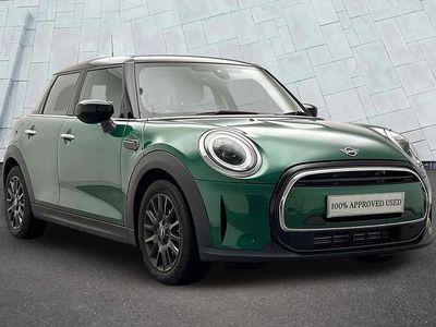 Begagnad Mini Cooper Comfort 134 HK (98 kW) 2023 Grön Halvkombi