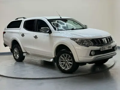 Używany Mitsubishi L200 181 KM (133 kW) 2017 Biały Pickup