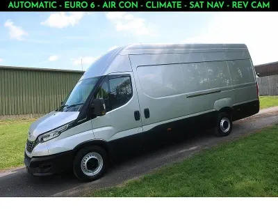 Begagnad Iveco Daily 2021 Grå Van