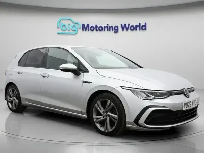 Second-hand VW Golf VIII R-line 150 CP (110 kW) 2022 Argintiu Hatchback