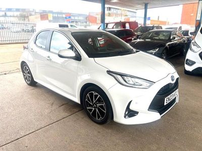 Used Toyota Yaris Hybrid Design 2023 White Hatchback