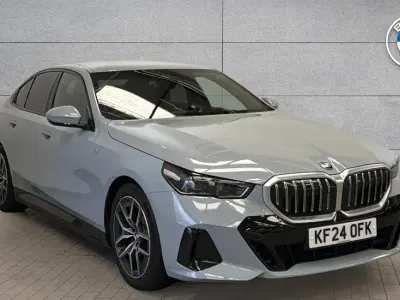 Begagnad BMW 530e M Sport 295 HK (216 kW) 2024 Grå Sedan