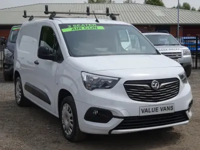 Used Vauxhall Combo Sportive 100 HP (73 kW) 2022 White MPV