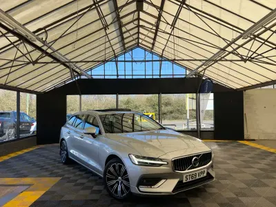 Usado Volvo V60 Inscription 190 HP (139 kW) 2019 Prateado Carrinha