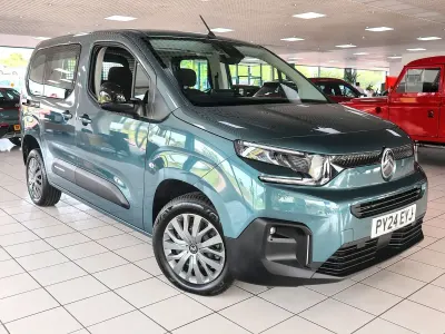 Used Citroën Berlingo PureTech 110 HP (80 kW) 2024 Blue MPV