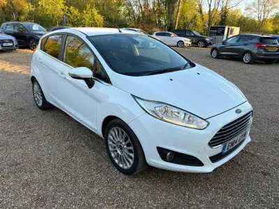 Używany Ford Fiesta Titanium 2014 Biały Hatchback