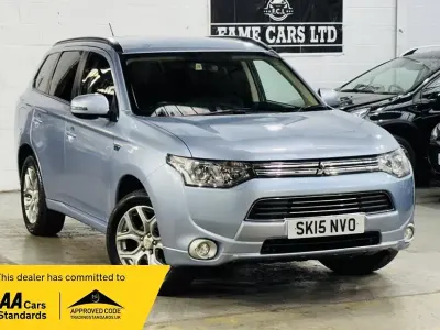 Used Mitsubishi Outlander P-HEV 119 HP (87 kW) 2015 Blue Estate