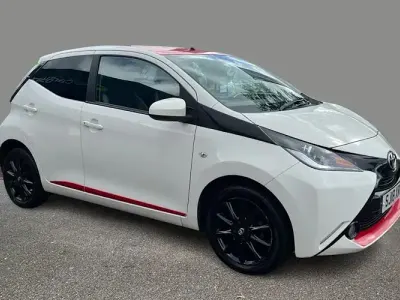 Used Toyota Aygo x-press 69 HP (50 kW) 2018 White Hatchback
