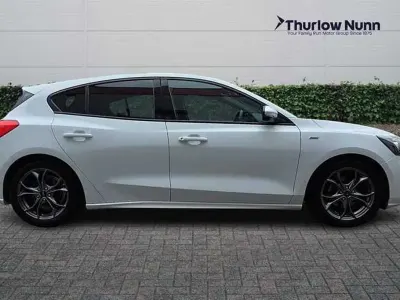 Used Ford Focus ST-Line 125 HP (91 kW) 2019 White Hatchback