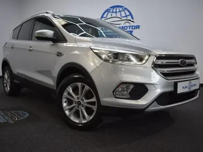 Usado Ford Kuga Titanium 150 HP (110 kW) 2017 Prateado SUV