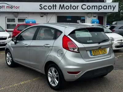 Used Ford Fiesta Zetec 105 HP (77 kW) 2015 Silver Hatchback