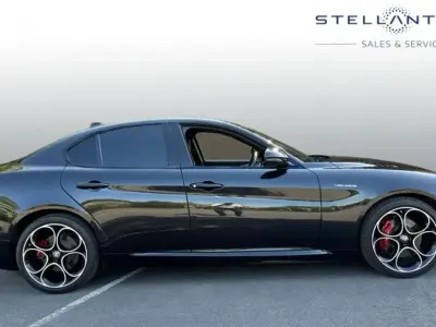 Begagnad Alfa Romeo Giulia Sprint 276 HK (202 kW) 2024 Svart Sedan