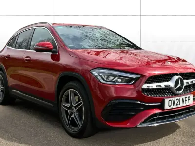 Begagnad Mercedes GLA200 AMG line 163 HK (119 kW) 2021 Röd SUV