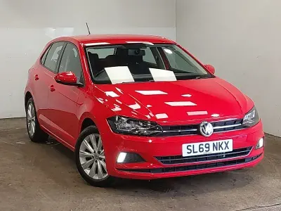 Usado VW Polo SE 95 CV (69 kW) 2019 Rojo Utilitario