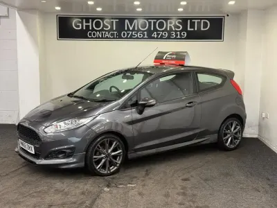 Usado Ford Fiesta Zetec 2016 Cinzento Citadino