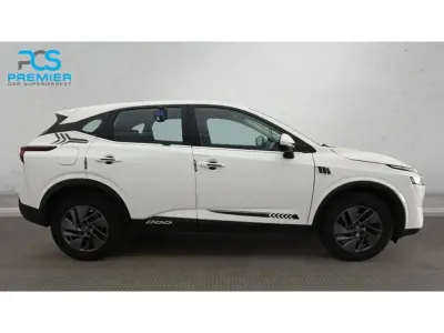 Used Nissan Qashqai Acenta Premium 2022 White SUV
