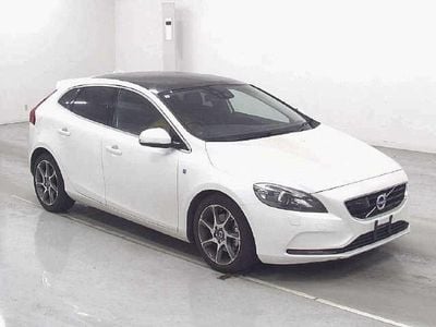 Used Volvo V40 2015 White Hatchback