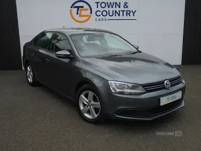 Usado VW Jetta SE 105 HP (77 kW) 2014 Cinzento Sedan