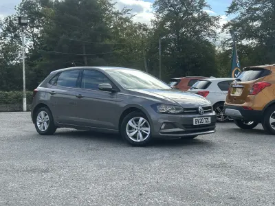 Usado VW Polo SE 95 HP (69 kW) 2020 Cinzento Citadino