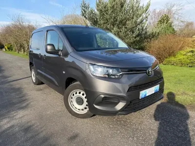 Usado Toyota Proace Active 120 HP (88 kW) 2022 Cinzento Monovolume