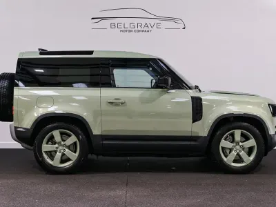 Gebraucht Land Rover Defender 75th Limited Edition 300 PS (220 kW) 2024 Grün SUV