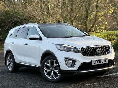 White Used 2016 Kia Sorento SUV | £17,995 (A bit pricey)