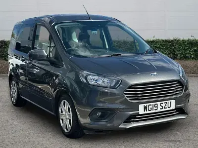 Usado Ford Tourneo Zetec 101 CV (74 kW) 2019 Gris Familiar