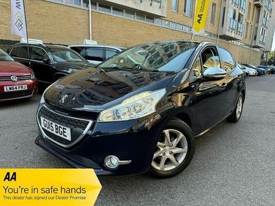 Używany Peugeot 208 Style 82 KM (60 kW) 2015 Niebieski Hatchback
