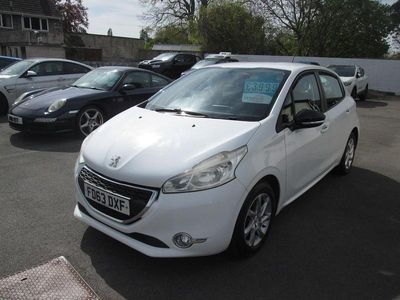 Używany Peugeot 208 Active 115 KM (84 kW) 2014 Biały Hatchback