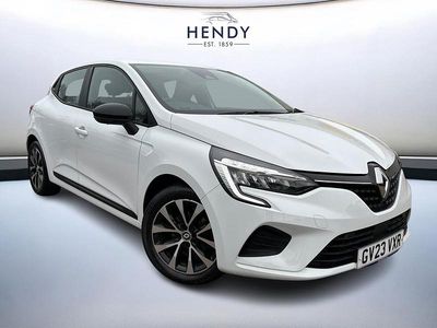 Used Renault Clio V Evolution 90 HP (66 kW) 2023 Glacier white  Hatchback