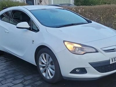 Used Vauxhall Astra GTC SRi 140 HP (102 kW) 2017 White Coupe