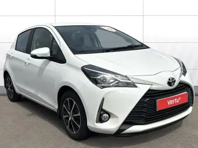 Used Toyota Yaris 111 HP (81 kW) 2019 White Hatchback