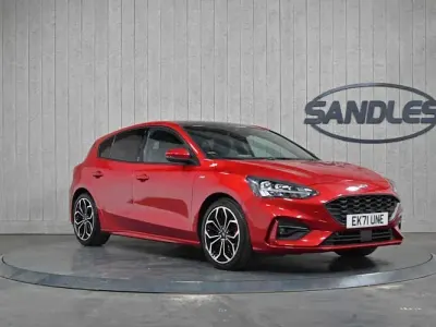 Käytetty Ford Focus ST-Line X 125 HP (91 kW) 2021 Punainen Viistoperä