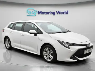 Used Toyota Corolla 122 HP (89 kW) 2021 White Estate